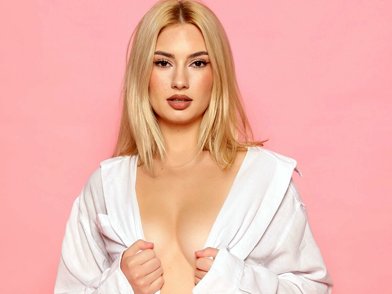 Cam girl BelleSummer from LiveJasmin.com