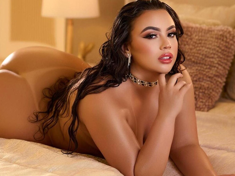 Cam girl CarolineBleir from LiveJasmin.com