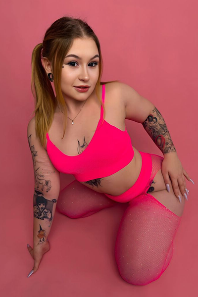 Cam girl MilanaMilers from LiveJasmin.com