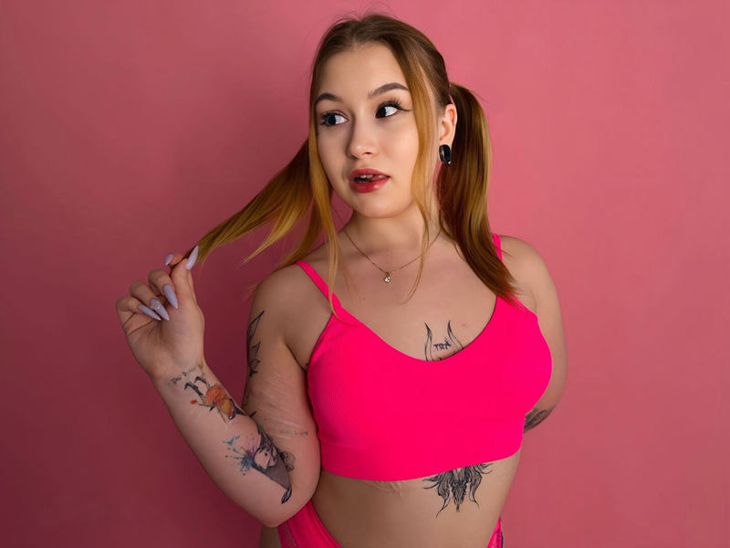 Cam girl MilanaMilers from LiveJasmin.com