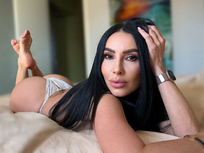 Cam girl Vanessa from LiveJasmin.com