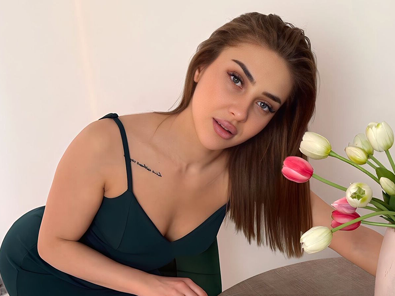 Cam girl AlinaWonderful from LiveJasmin.com